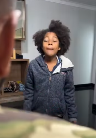 H0410003_Menina descobre tio com mãe._part2.mp4