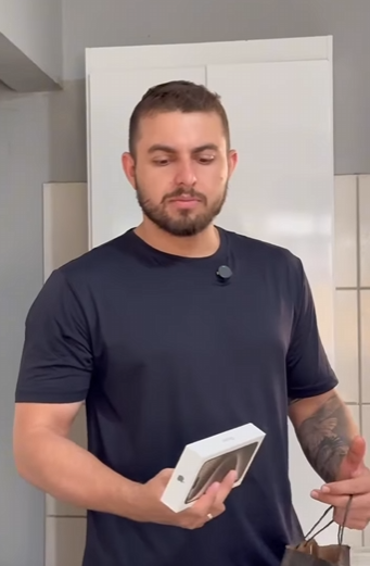 H0406018_Ela achou que ganharia presente, mais olha surpresa que ela teve_part2.mp4