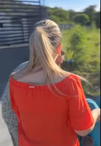 H0416003_Ela foi expulsa de casa motivo você não vai acreditar_part2.mp4