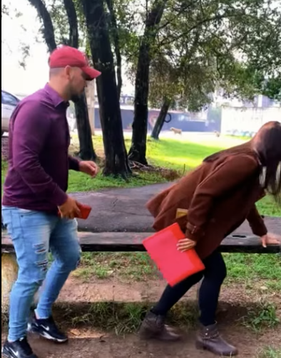 H0710004_Homem milionário rejeita cruelmente sua filha_part2