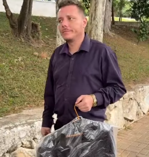 H1003008_Ele tem um ataque de ciúmes na frente da sua noiva por ver sua ex com outro…_part2