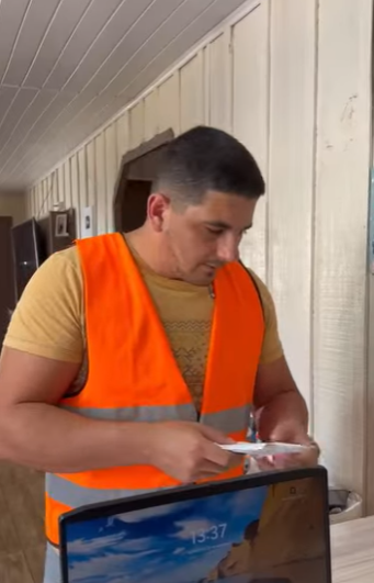 H1014001_ELA escutou uma conversa sigilosa dos seus funcionarios..VOCÊ não vai acreditar no que esta mulher fez part2