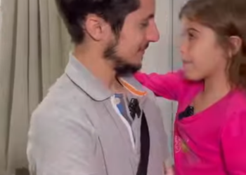 H1021014_Ela não esperava ser pega assim na frente da filha!_part2