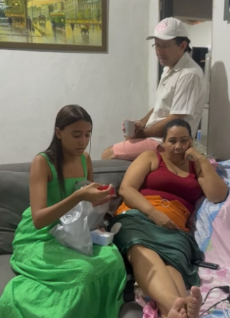 E1905020 Vejam o presente que o pai biológico de Júlia mandou para ela! part2