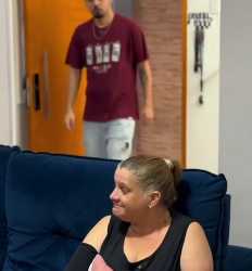 N1820017_mãe pega dinheiro da primeira parcela da casa_part2