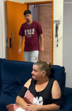 N1820017_mãe pega dinheiro da primeira parcela da casa_part2