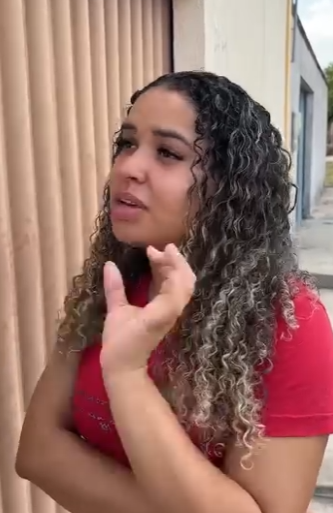 H0214023_Menina salva homem de cair em golpe_part2.mp4