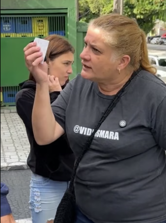 A1805013_Aproveitou o descuido da amiga para usar seu cartão…_part2