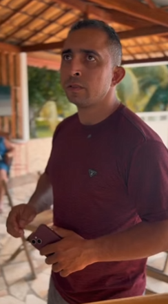 T1118009 Episódio de hoje: Não me sento na mesa com funcionário! part2
