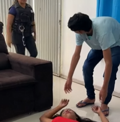 T1799014 Um anjo salva mulher de um homem que fingiu ser pai part2