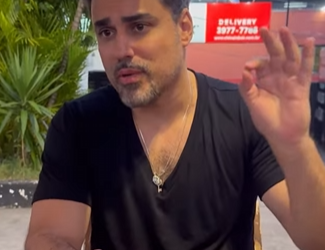 T1316018 Garota ensina uma grande lição a uma empresária part2