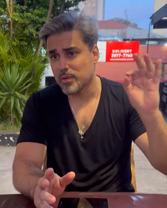 T1316018 Garota ensina uma grande lição a uma empresária part2