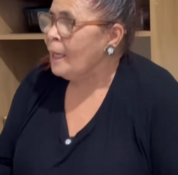 T1118008_Dona Lúcia Passa dos Limites e Usa Cartão da Filha Escondido!_part2