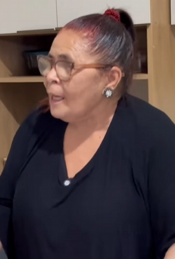 T1118008_Dona Lúcia Passa dos Limites e Usa Cartão da Filha Escondido!_part2