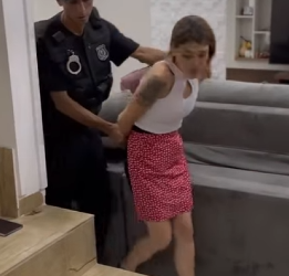 T3404009_Nunca seja infiel a uma mulher inteligente, ela o desmacarou na frente de todos_part2