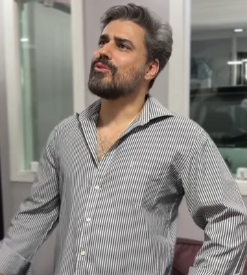 T1301002_Ele se apaixonou por uma atriz famosa e nunca imaginou que o destino os uniria_part2