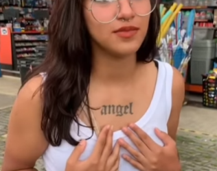 T0703005 Menina m1mada faz birra na mãe porque queria brinquedos novos part2