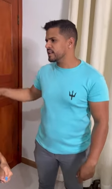 T0800022 Patrão pega Funcionária Humilh4ndo a outra part2