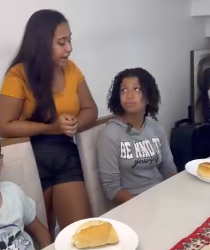 T0814009 Ele ainda come macarrão dá pão água ao filho part2