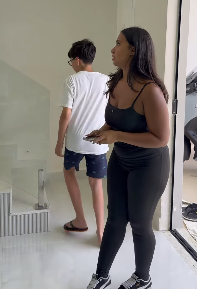 T1701024_Ela trouxe o filho para o primeiro encontro Parte2