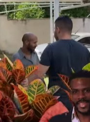 T4011031 Ele vai jogar uma bomba pra assustar o mendigo veja no que deu part 2