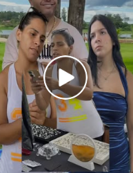 T3902007 Lição de honestidade filha do vendedor de joias reembolsa cliente que f part2