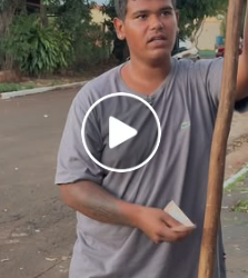T3902011_O homem só queria receber o justo mas saiu dali com algo muito maior!