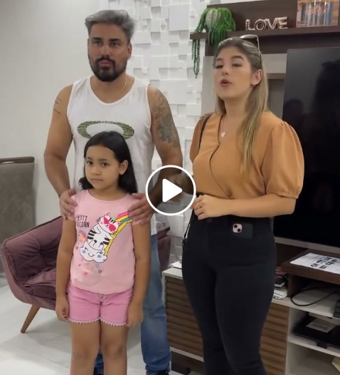 T1716021 Jovem milionária descobriu que a garota que vendia flores era sua filha
