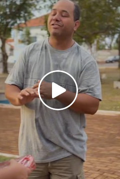 T2206038 Ele desmoronou um relacionamento tóxico.