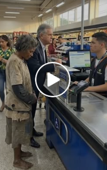 F0120002 Ela só pediu frutas estragadas. O que aconteceu depois chocou todo mun PART2