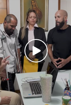 T4601005 Milionária testa seus funcionários e dá lhes uma grande recompensa part2