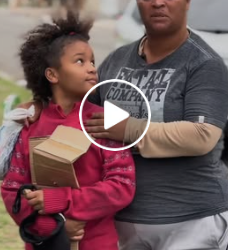 T6214008 Milionária recompensa criança por sua humildade PARTE 2