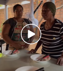 T1921003 Ela não queria a funcionária na mesa e a mãe tomou atitude part2